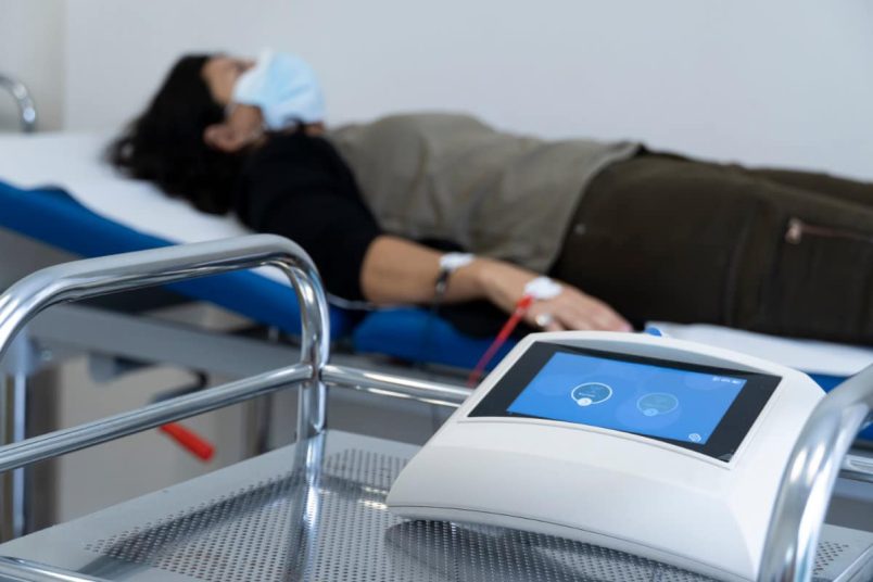 Paziente esegue esame di bioimpedenziometria per 15 minuti

Per una guida dettagliata sui valori di riferimento dell’impedenziometria, puoi consultare questa risorsa autorevole del National Institutes of Health (NIH),